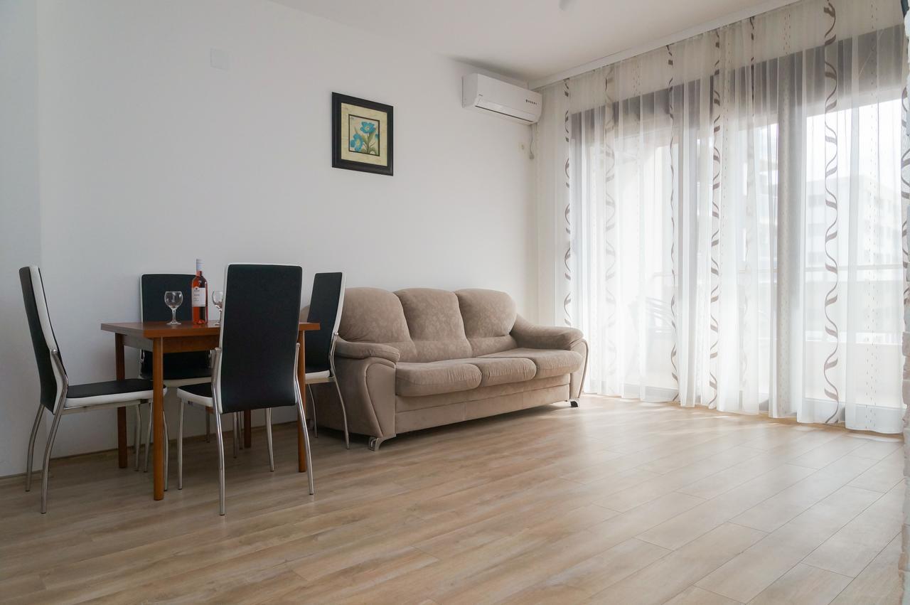 Pansy Montenegro Ko Budva